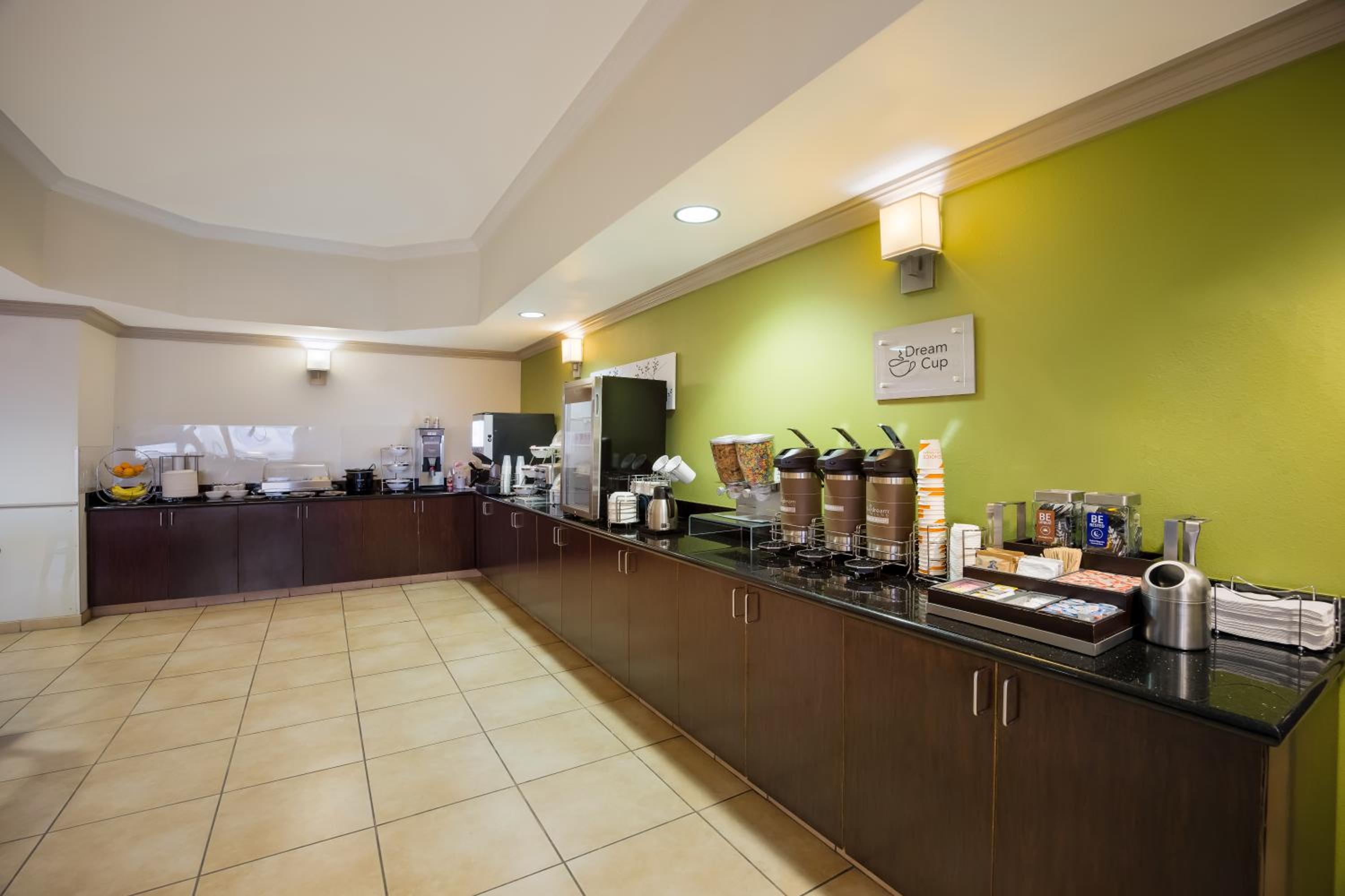Colby Vacations - Sleep Inn  Suites - Property Image 3