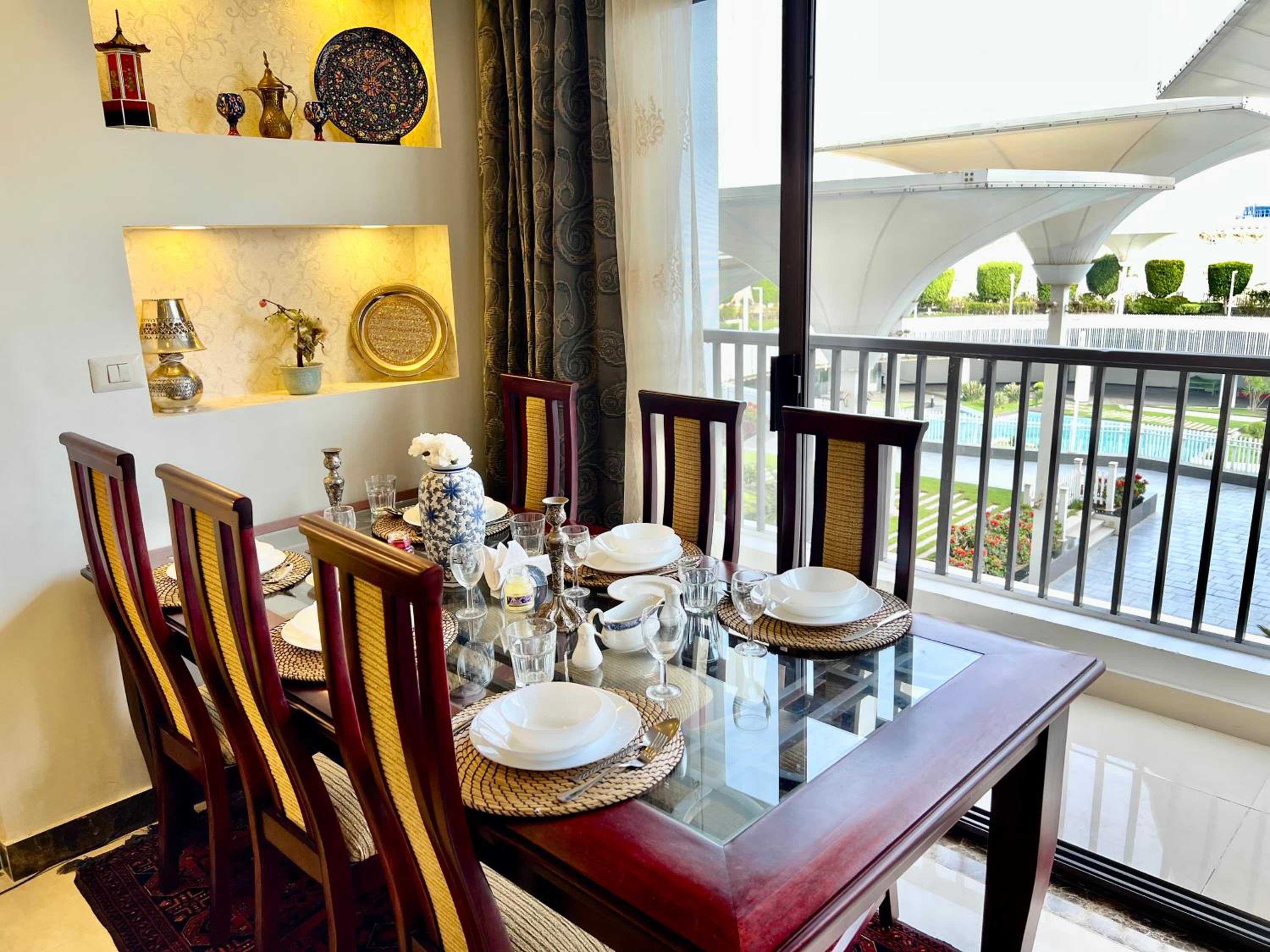 Elegant duplex with pool frontAUC