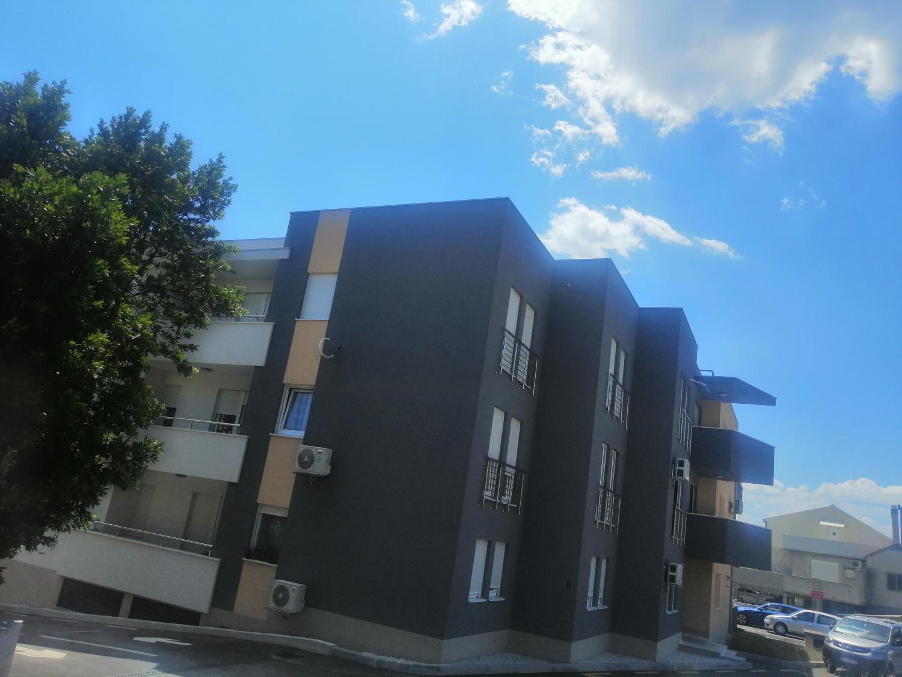 Luxury apartment Queen view 3