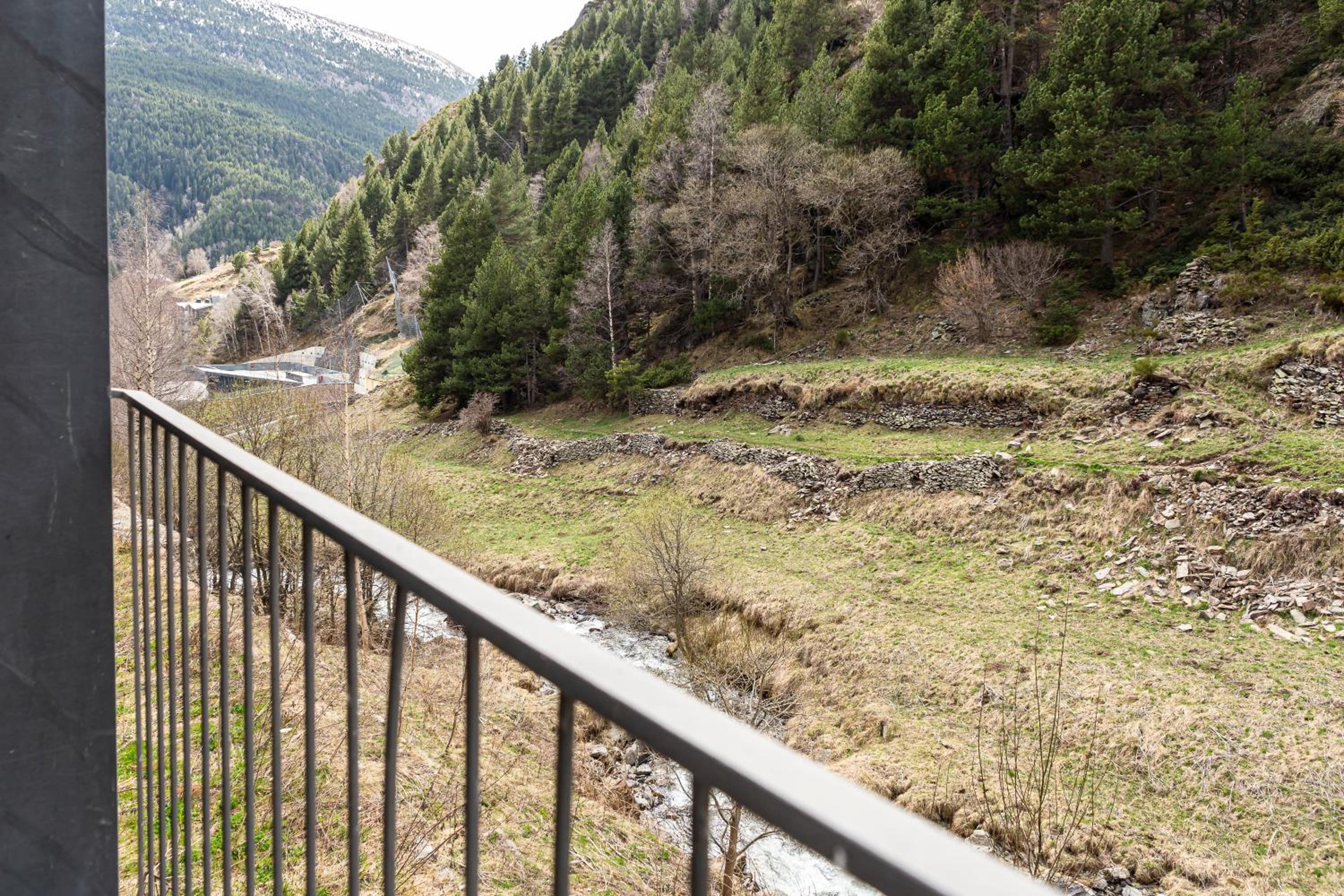A 4 min de Pistas, Refugio Alpino con Río y Nieve I AndBnB