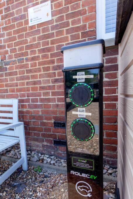 3 The Old Schoolhouse: hot tub, log burner, parking, en-suite view 2