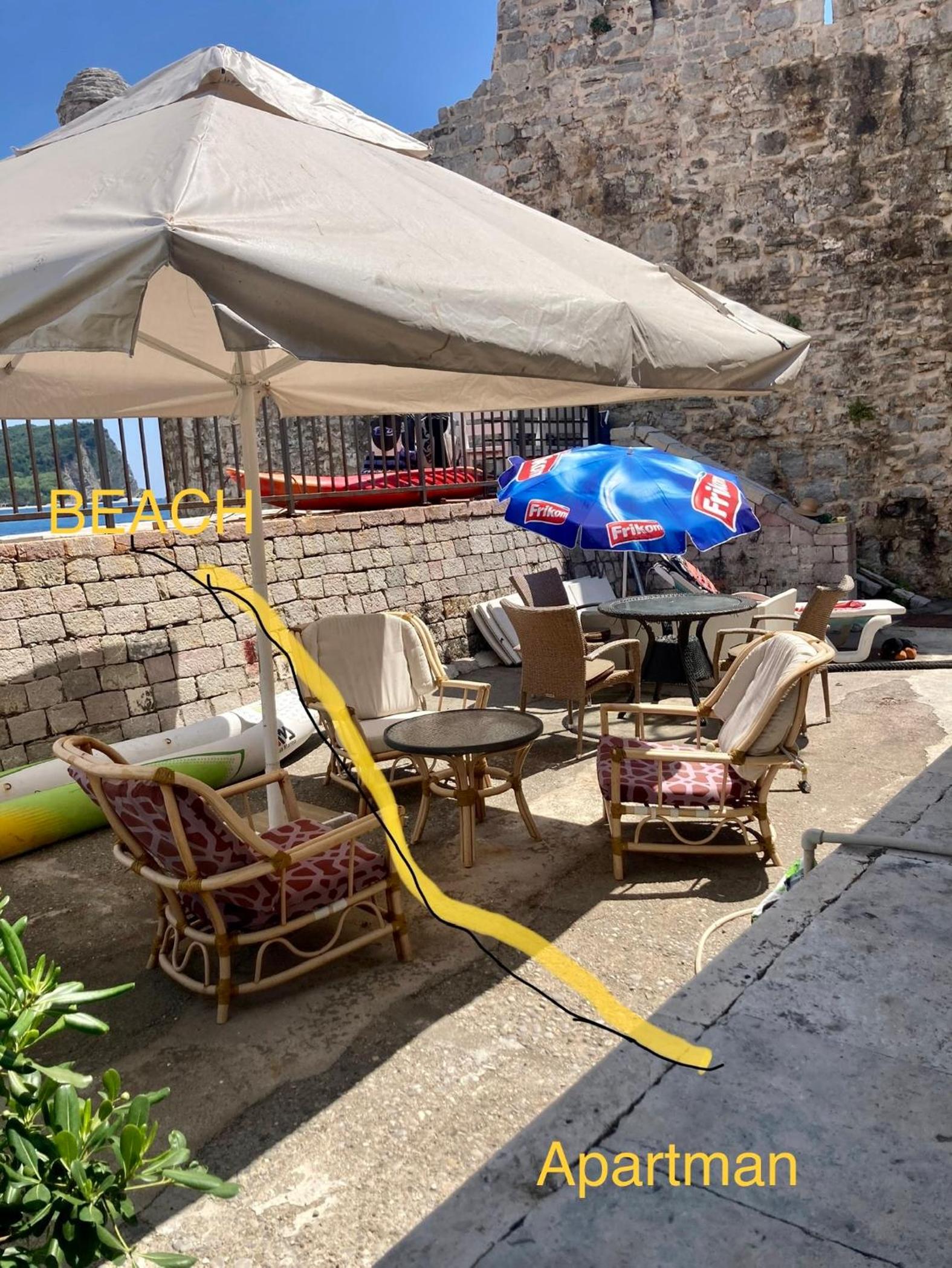 Plaža Stari Grad Budva pjena od mora Beach Apartman