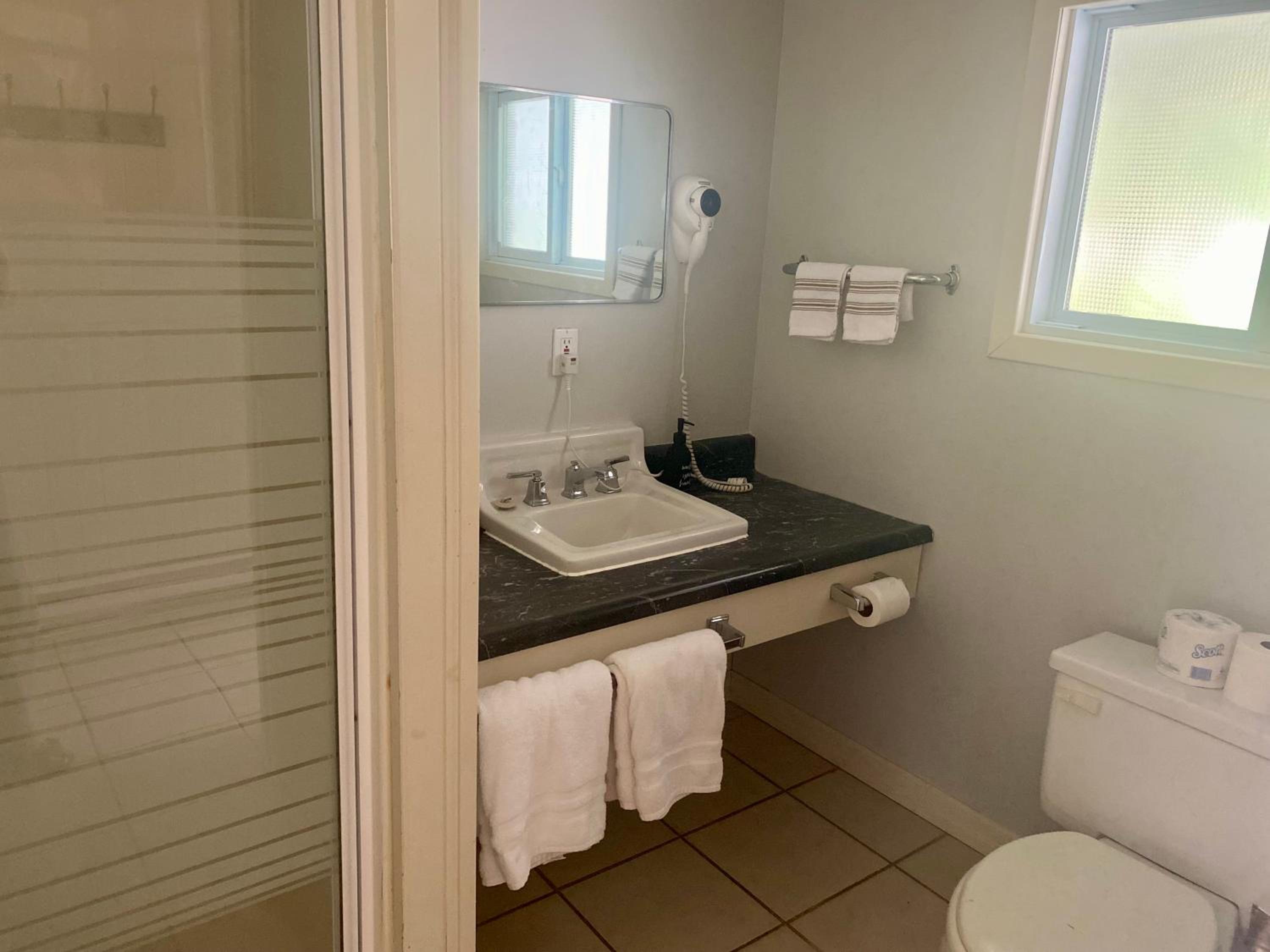 Merland Park Cottages and Motel