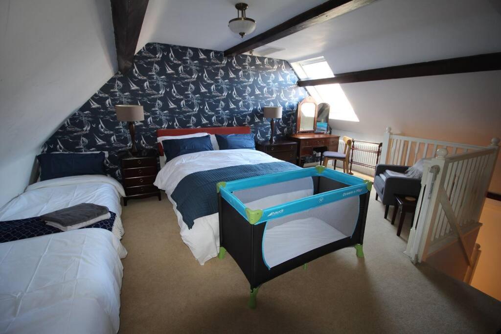 2 The Old Schoolhouse: En-suite, hot tub, parking, pets view 2
