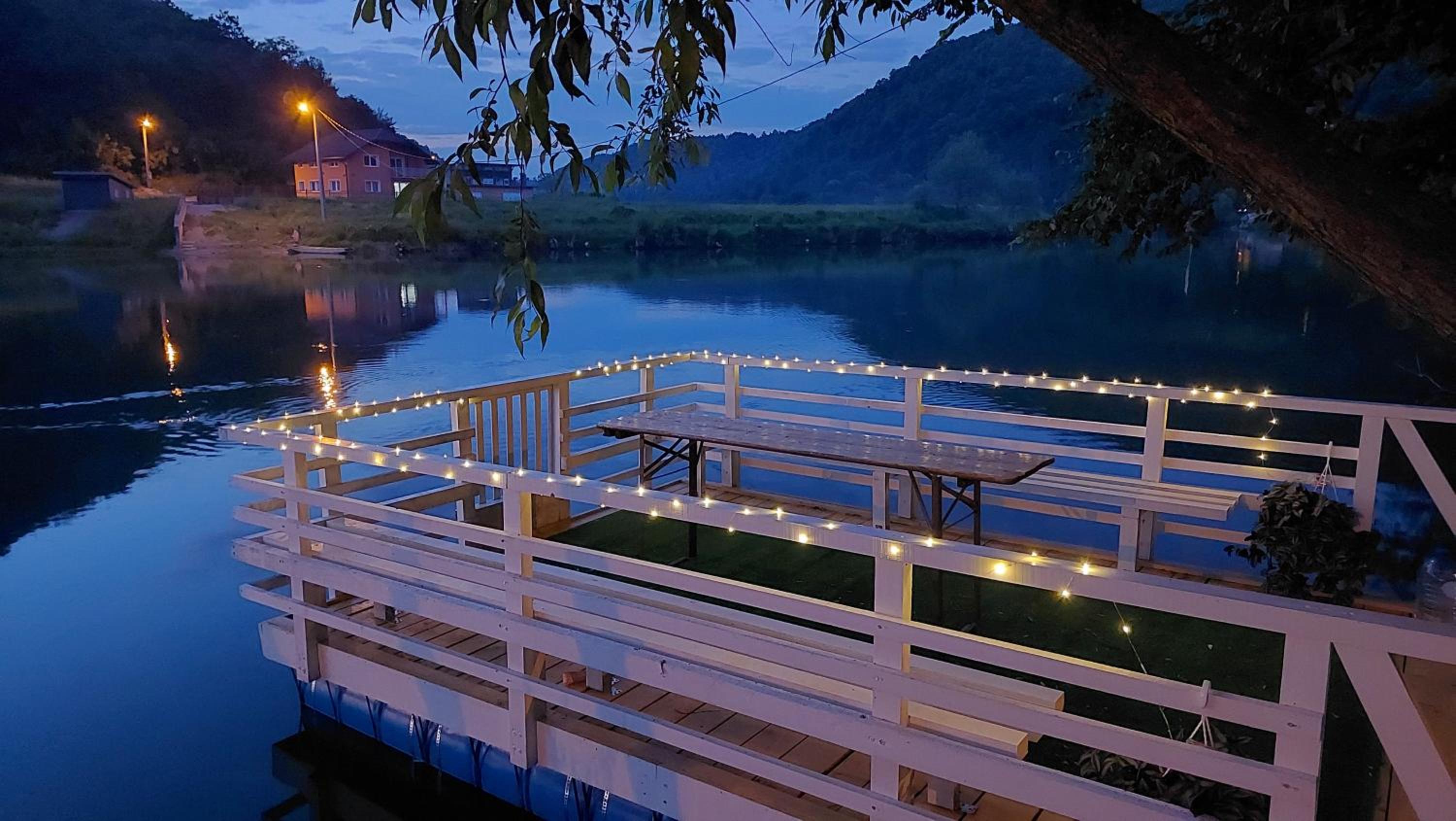Riverside Resort Una