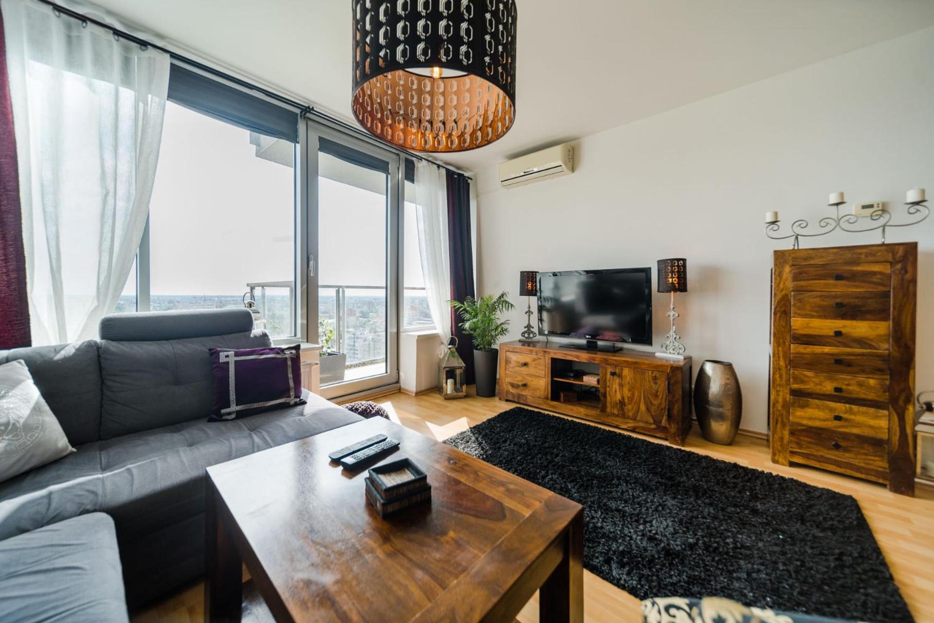 Comfy condo on the 20th floor & FREE parking view 5