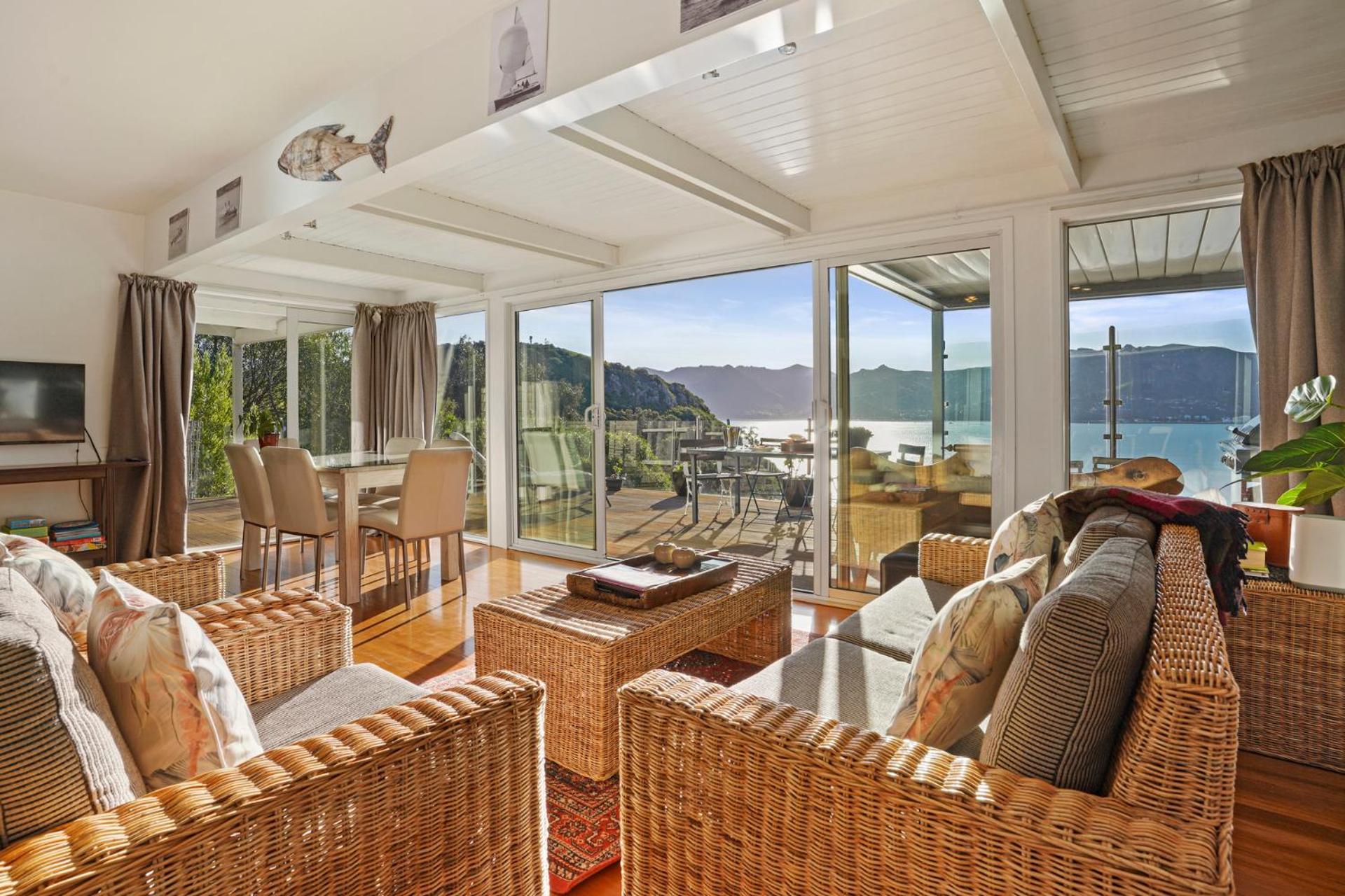 Kaioruru View - Diamond Harbour Holiday Home