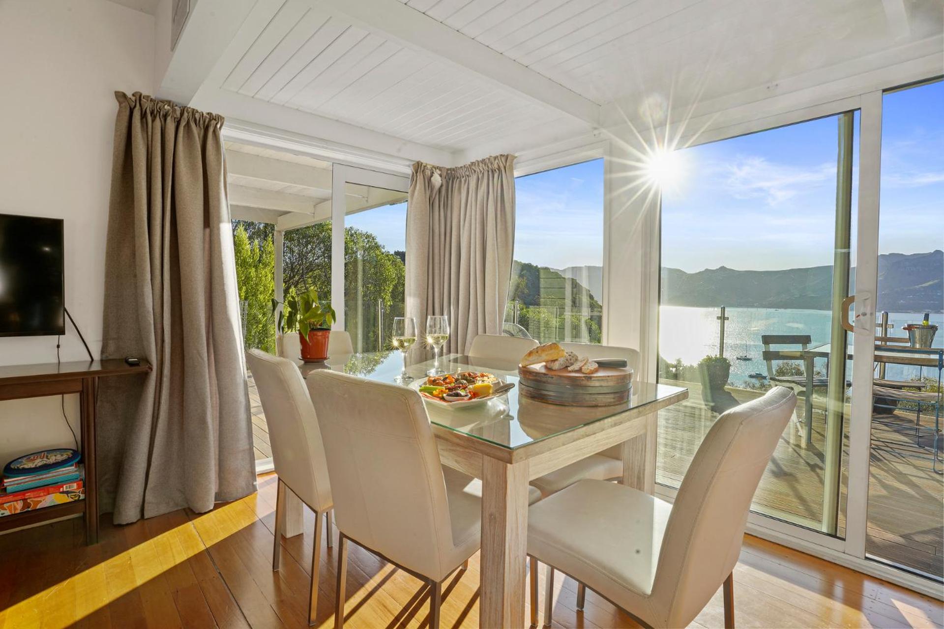 Kaioruru View - Diamond Harbour Holiday Home