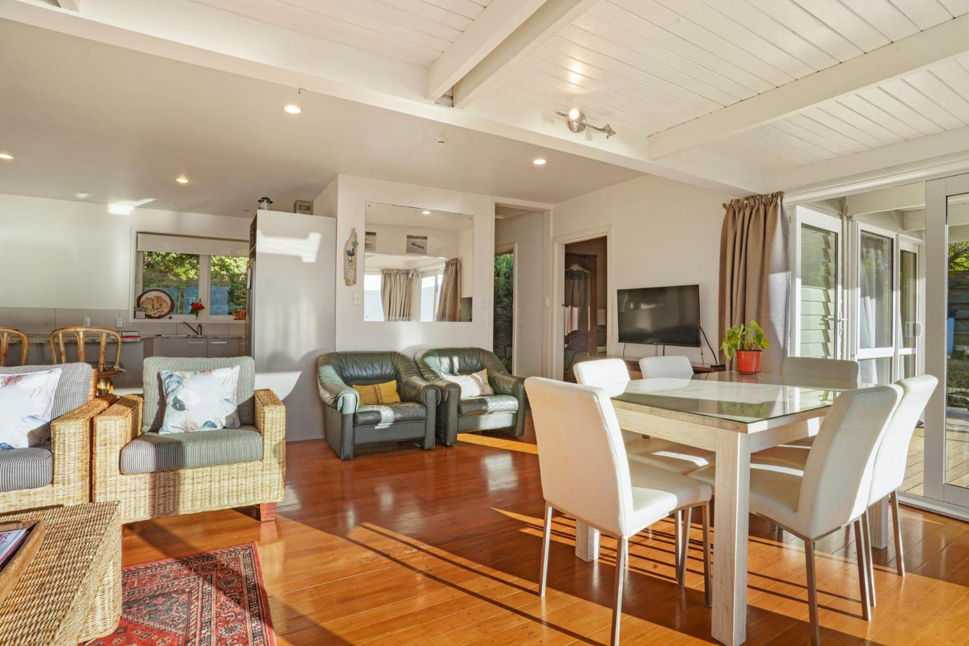 Kaioruru View - Diamond Harbour Holiday Home