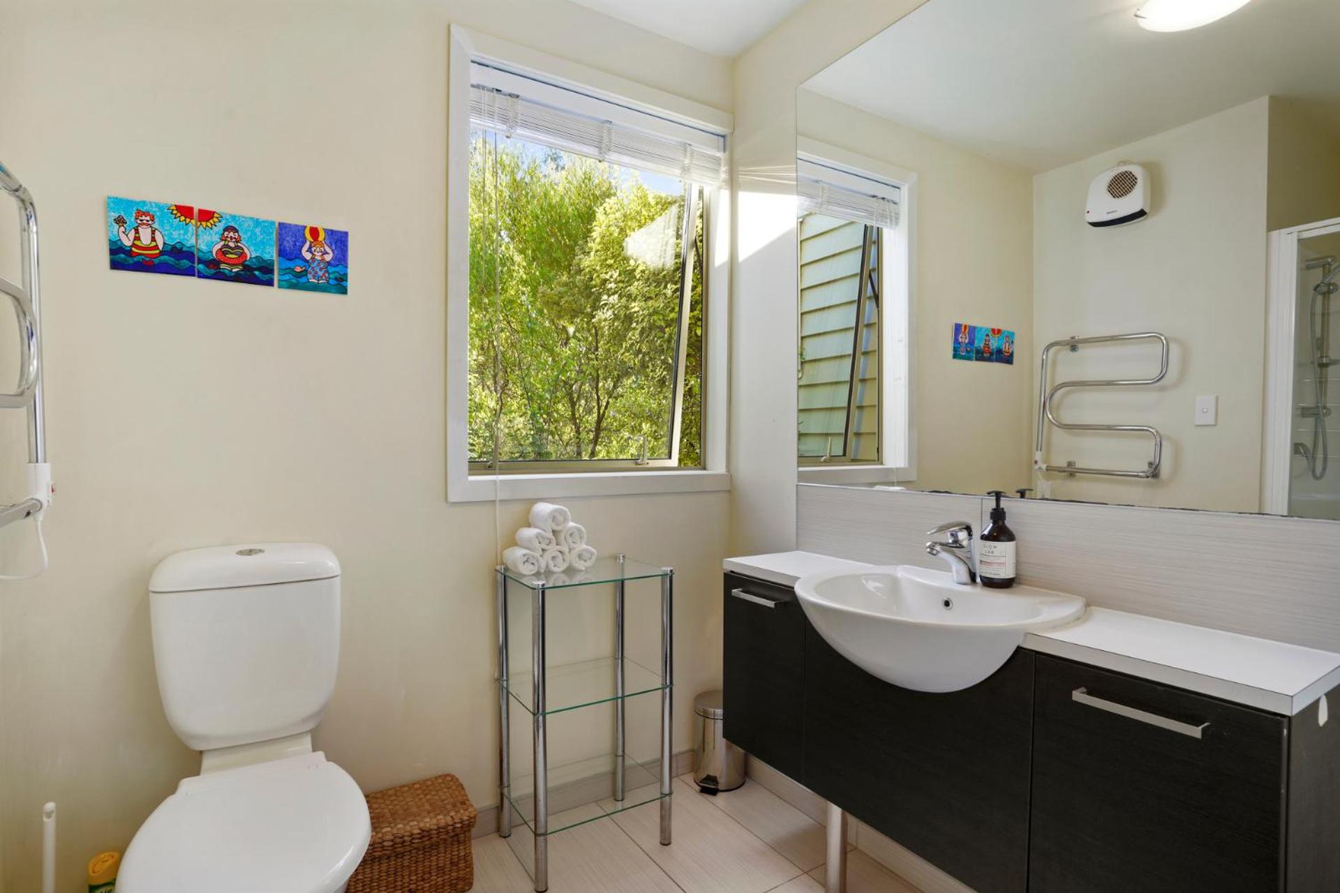 Kaioruru View - Diamond Harbour Holiday Home