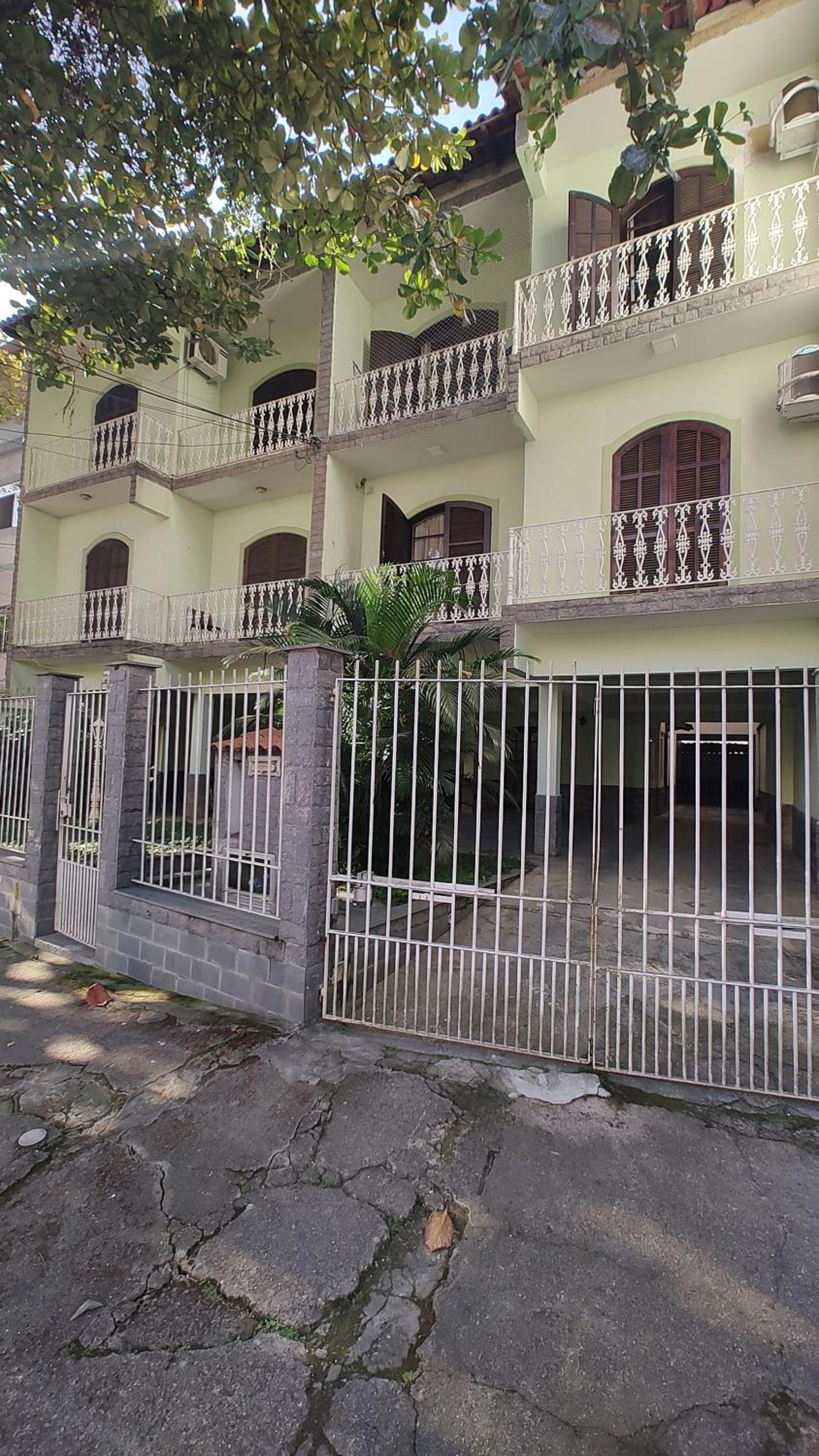 Apto completo 2 quartos garagem Jardim Amália VR RJ