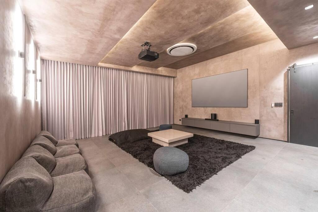 Casa Gaia - New Oceanview Luxury Mansion