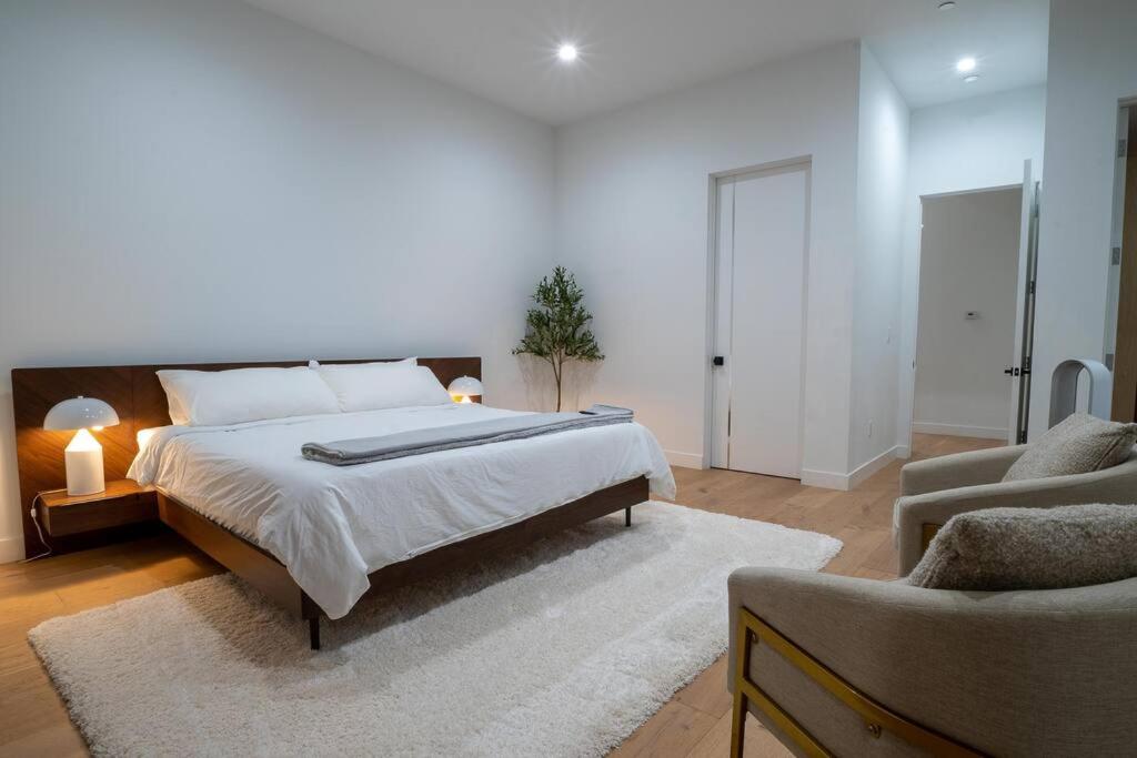 New High-End Luxury Pet-Friendly Villa