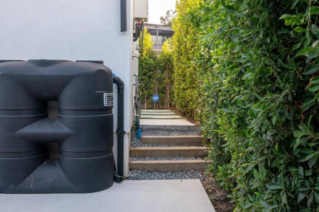 New High-End Luxury Pet-Friendly Villa