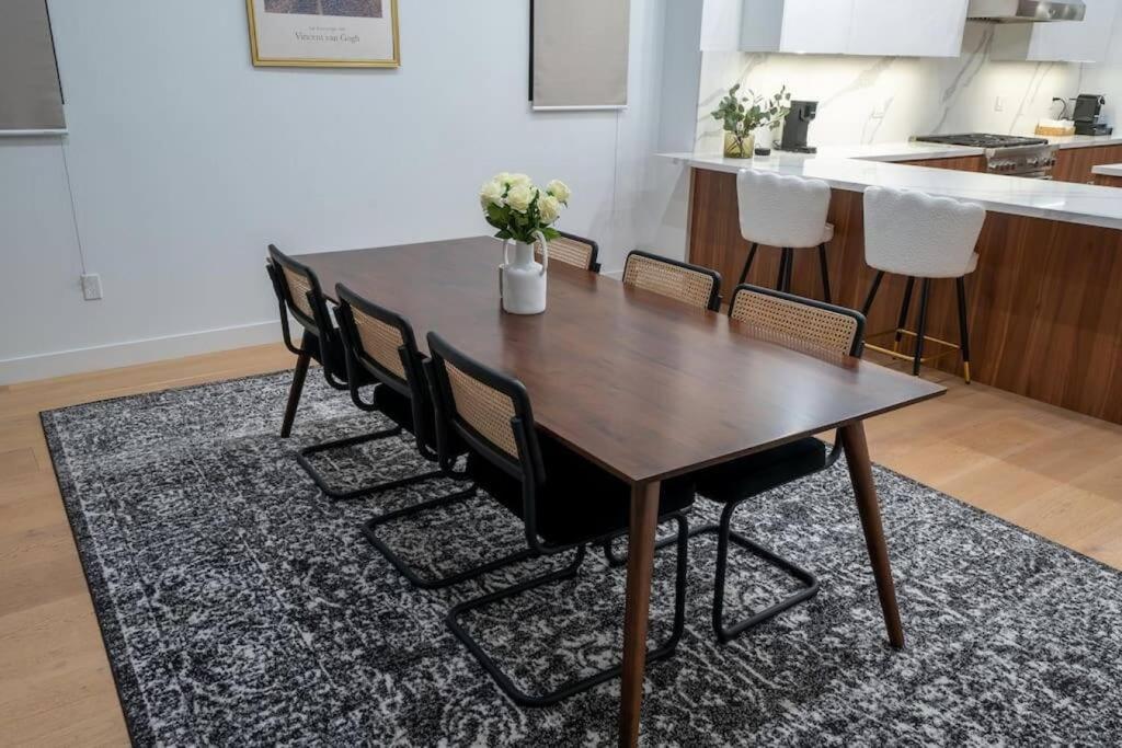 New High-End Luxury Pet-Friendly Villa