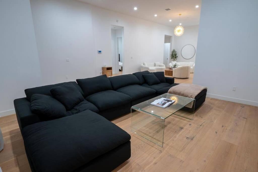 New High-End Luxury Pet-Friendly Villa