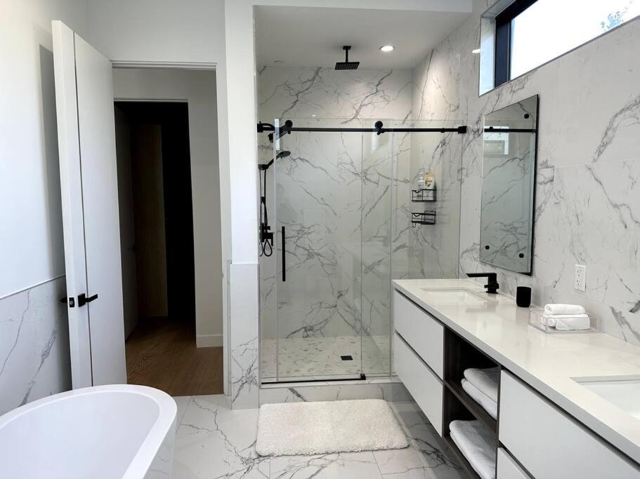 New High-End Luxury Pet-Friendly Villa