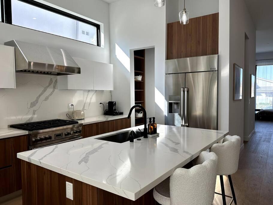 New High-End Luxury Pet-Friendly Villa