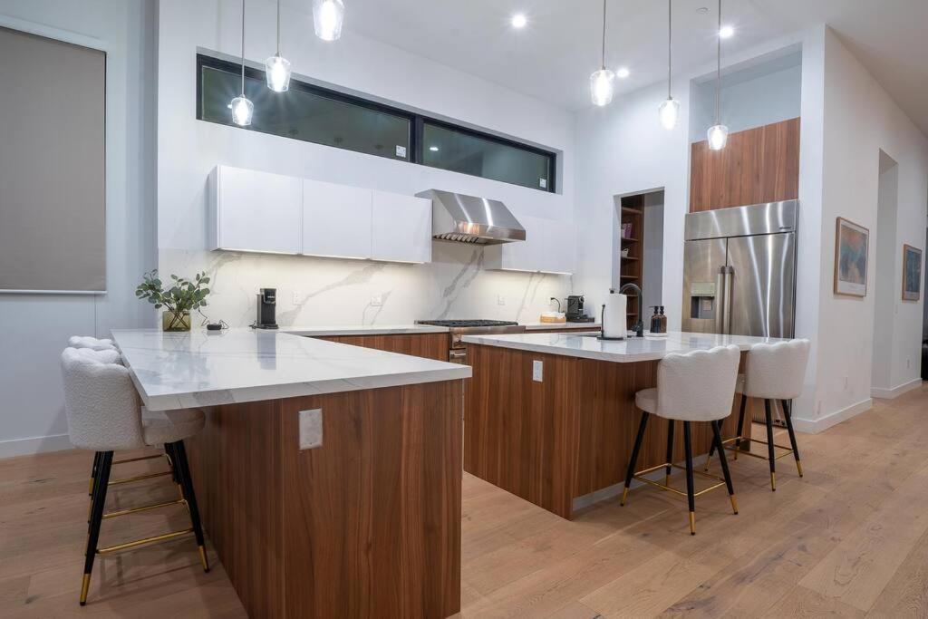 New High-End Luxury Pet-Friendly Villa