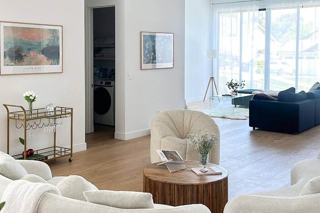 New High-End Luxury Pet-Friendly Villa