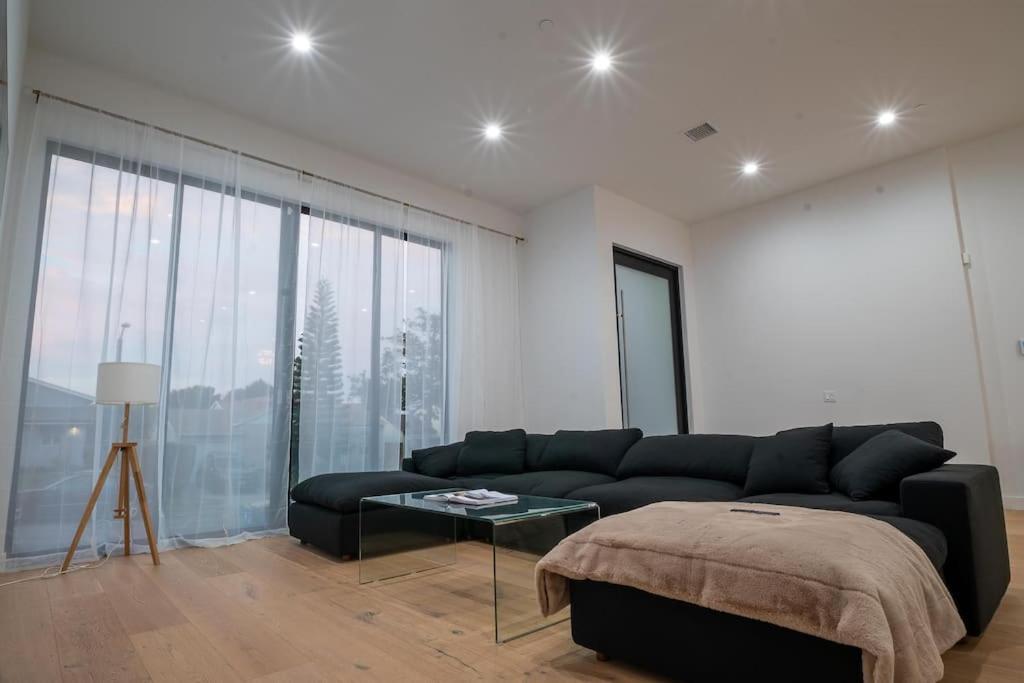 New High-End Luxury Pet-Friendly Villa