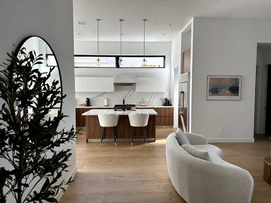 New High-End Luxury Pet-Friendly Villa