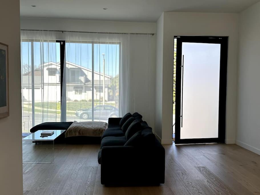New High-End Luxury Pet-Friendly Villa