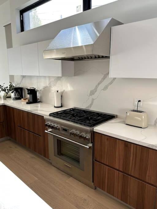 New High-End Luxury Pet-Friendly Villa
