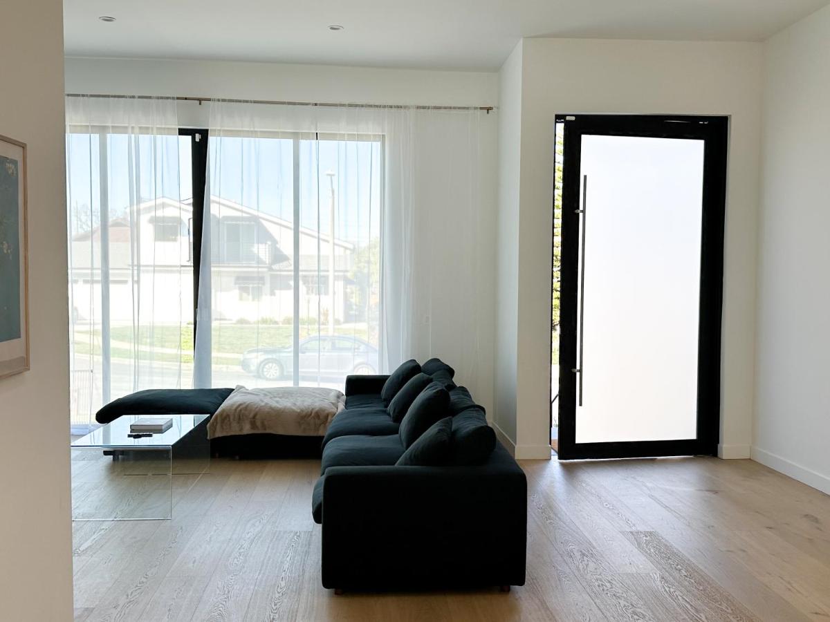 New High-End Luxury Pet-Friendly Villa