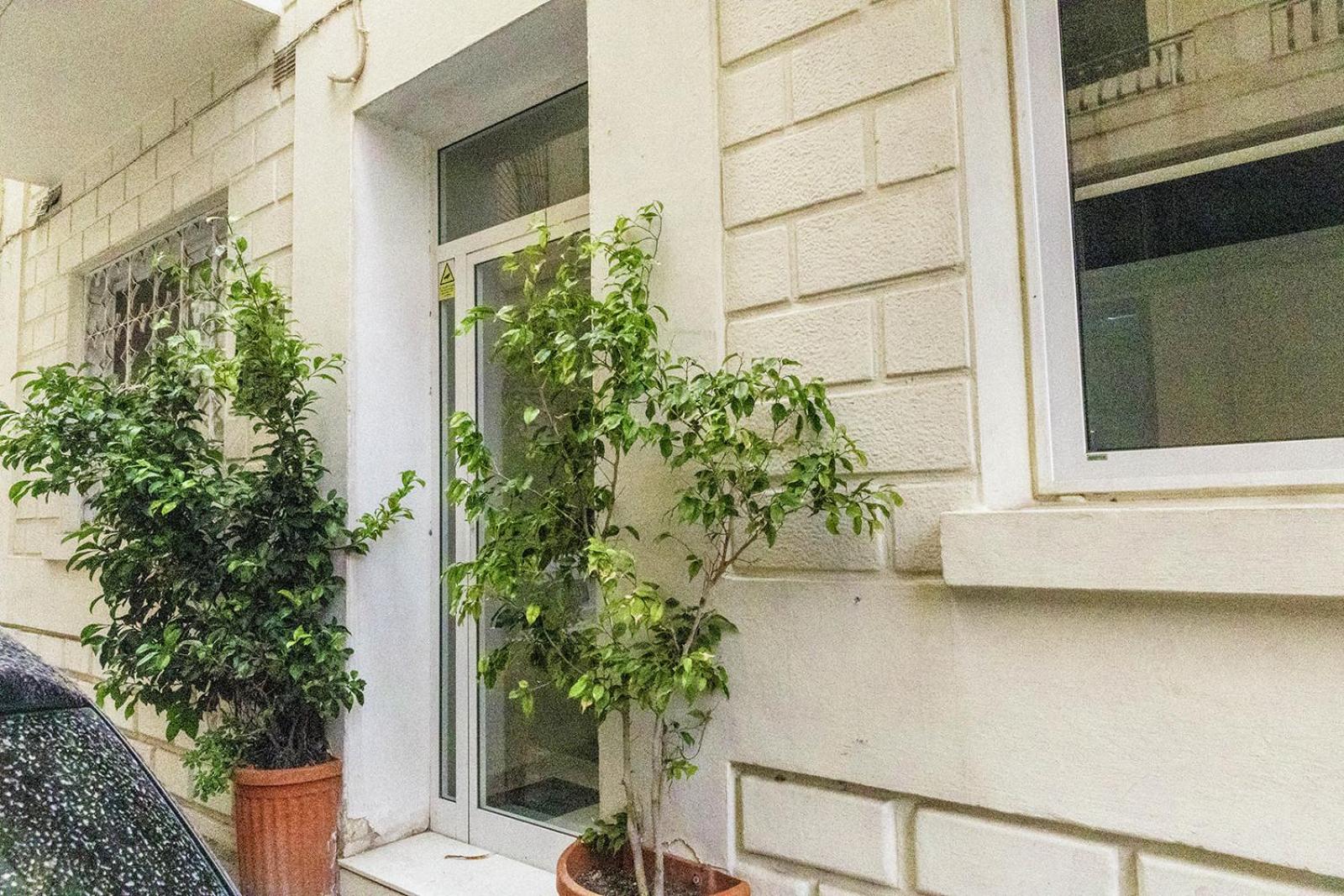 Spacious studio apartment Sliema view 4