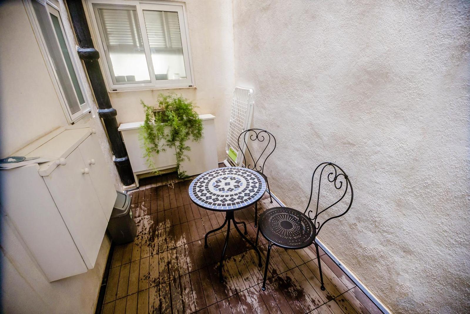 Spacious studio apartment Sliema view 5