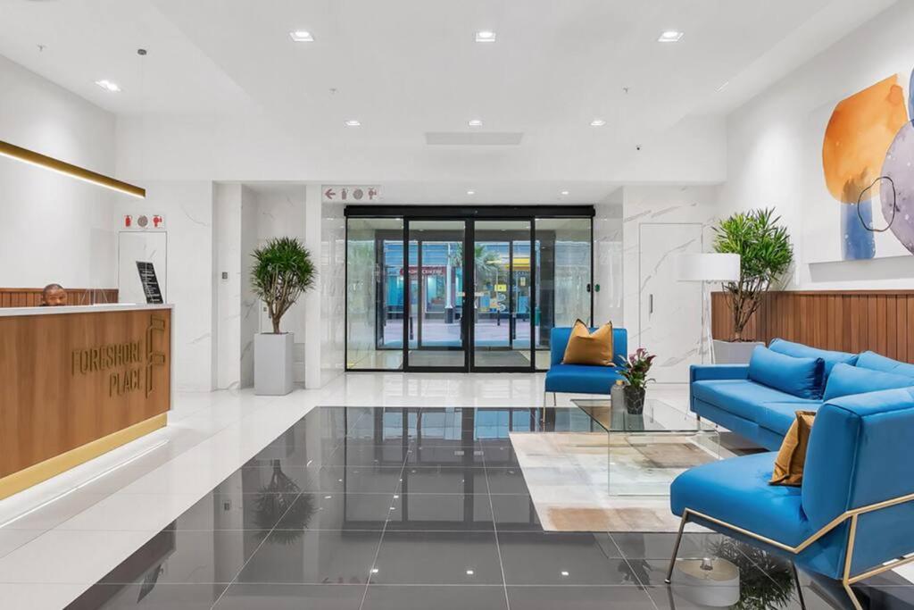 Luxury Building in Convenient Location w Full Power view 2