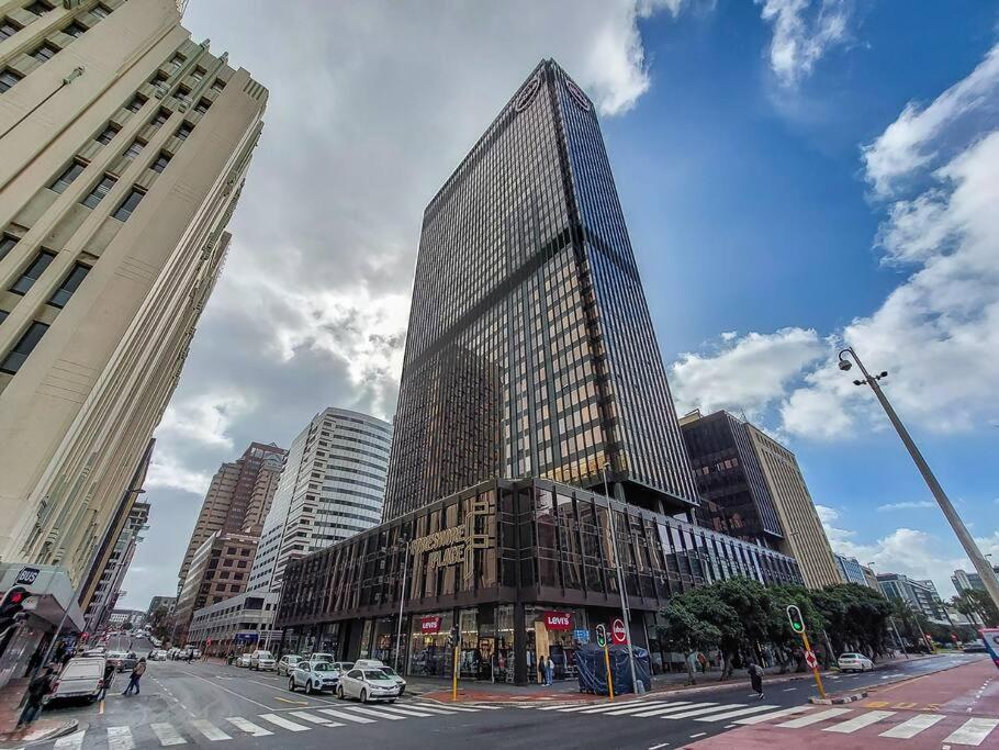 Luxury Building in Convenient Location w Full Power view 4