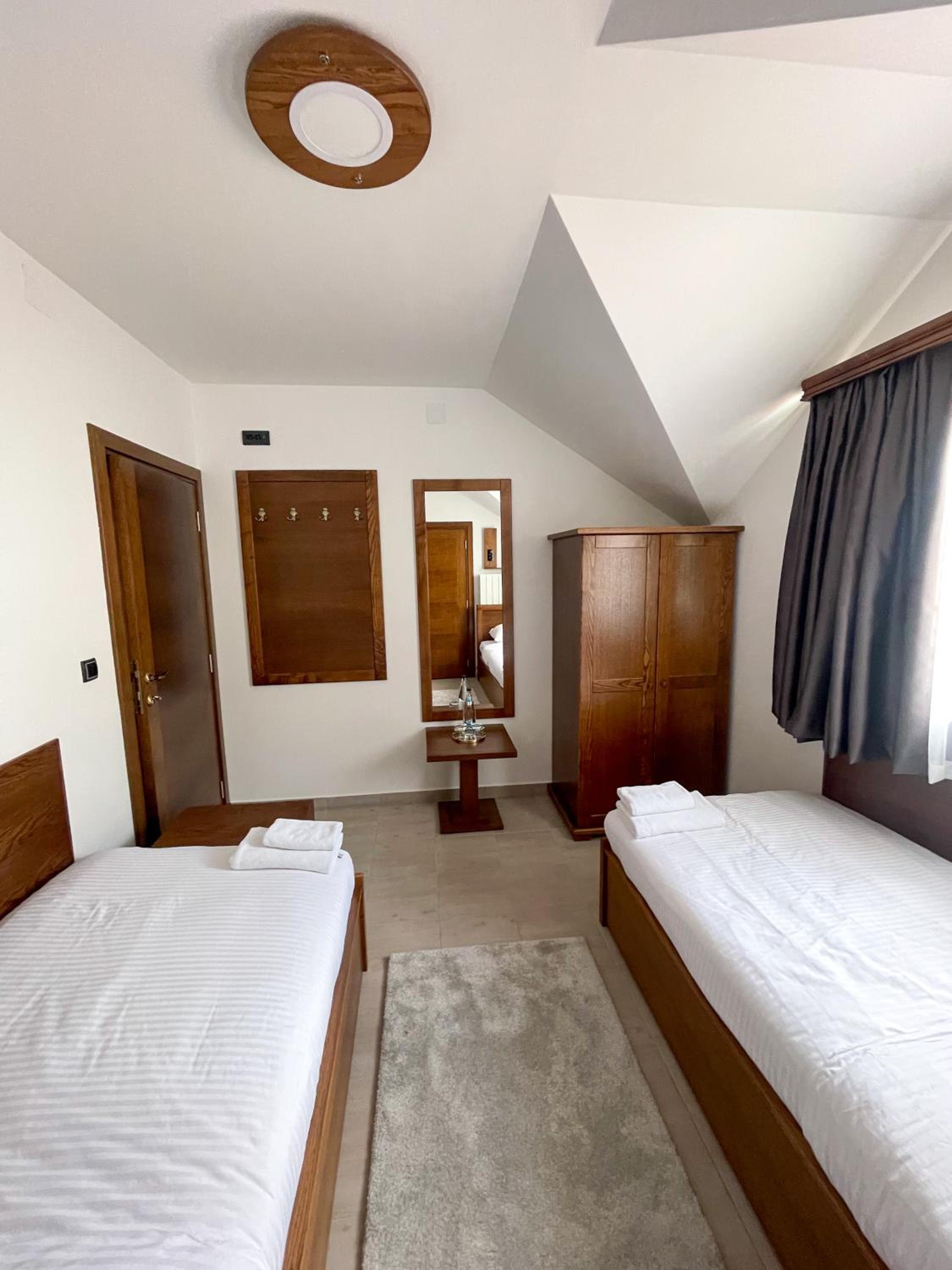 Apartments & Rooms Brijest