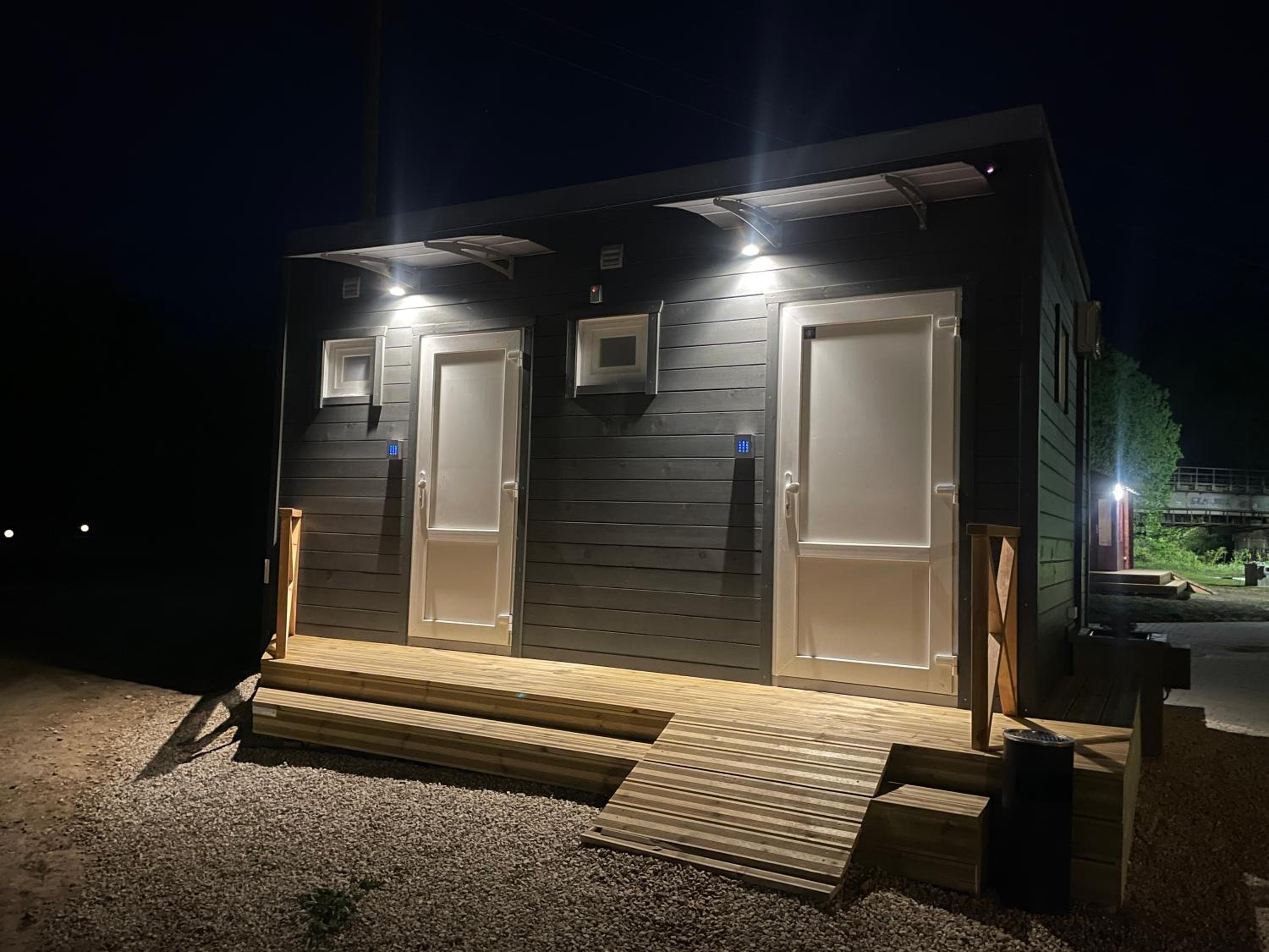 WOMOCAMP Holzhütte 2 with shared WC view 2