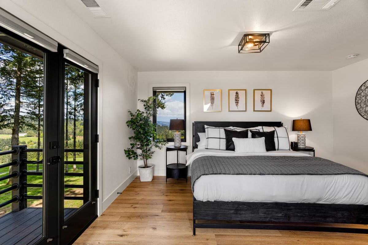 Escape to Wine Country Luxurious Getaway Awaits view 5