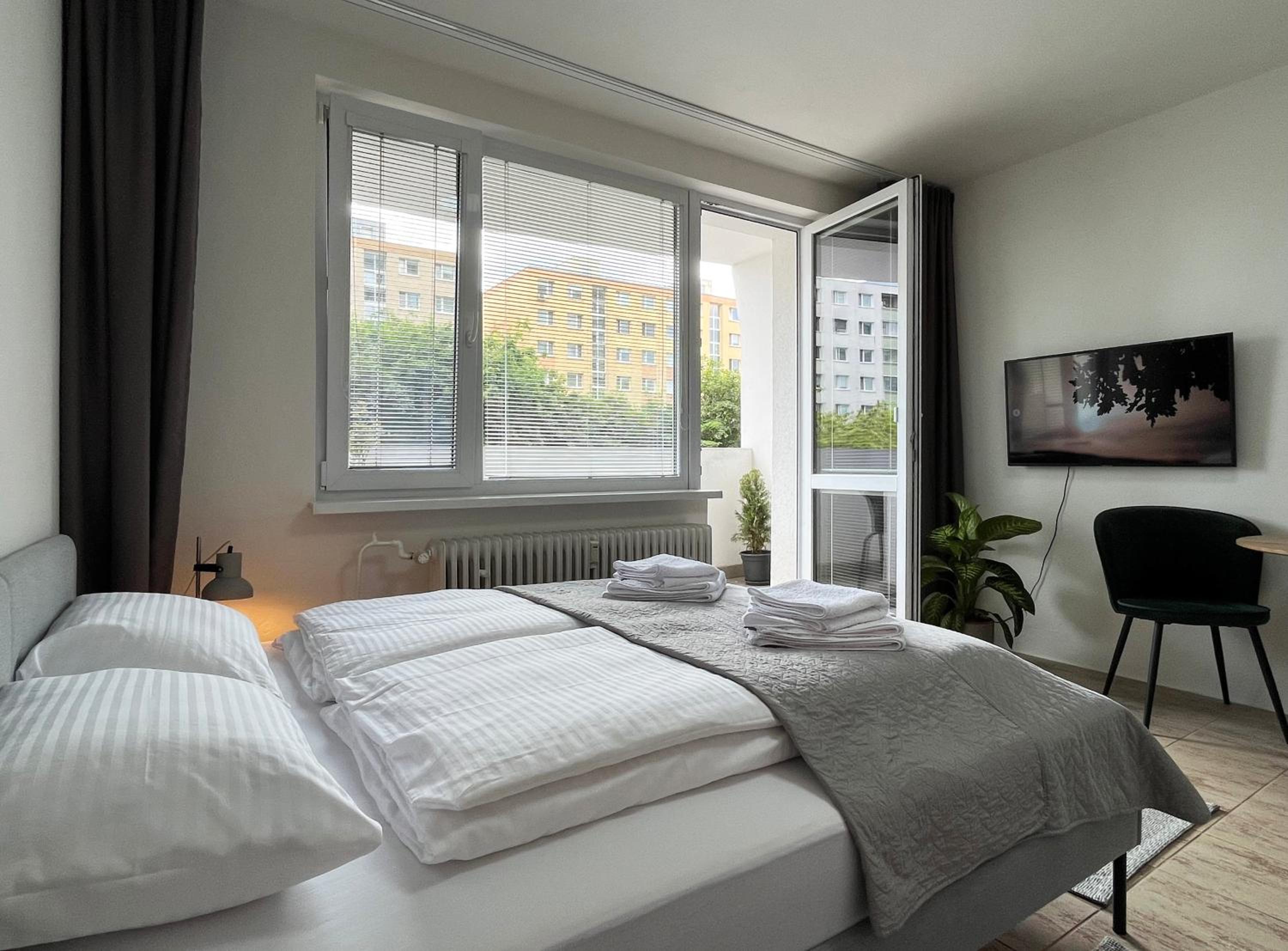 New cozy studio, AC & Balcony view 4