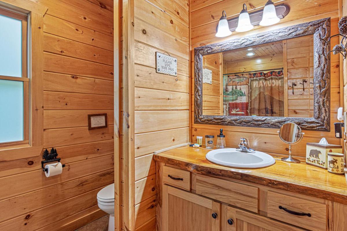 Incredible Views! - Pet Friendly - Aska Adventure Area - Bearfoot Bungalow view 2
