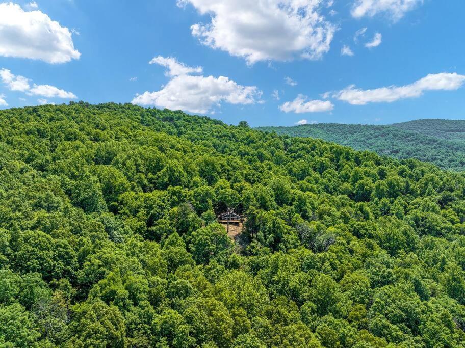 Forest Ridge Cabin - Hot Tub, Wi-Fi, National Park 15 Min, Fire Pit view 3