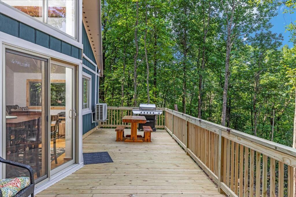 Forest Ridge Cabin - Hot Tub, Wi-Fi, National Park 15 Min, Fire Pit view 4