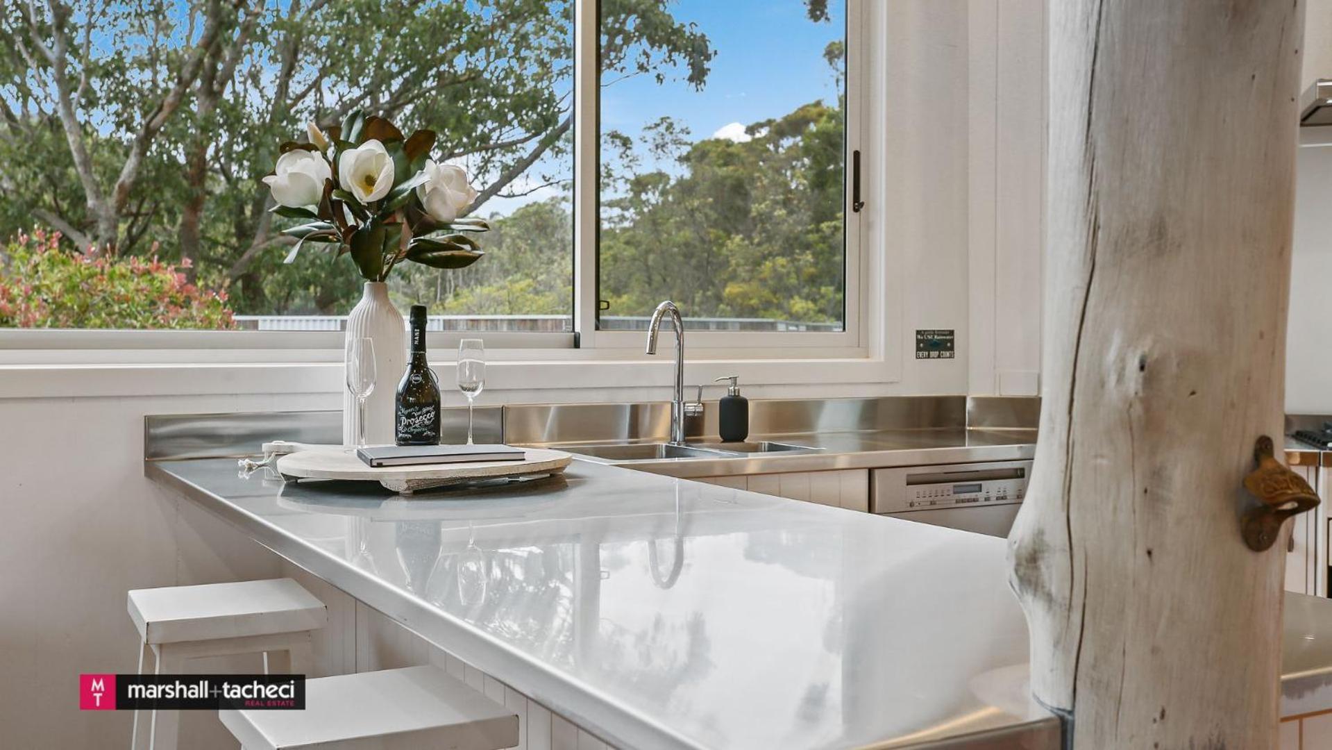 Baraga Sanctuary holiday house, Bermagui Barragga Bay Linen & Wifi Provided
