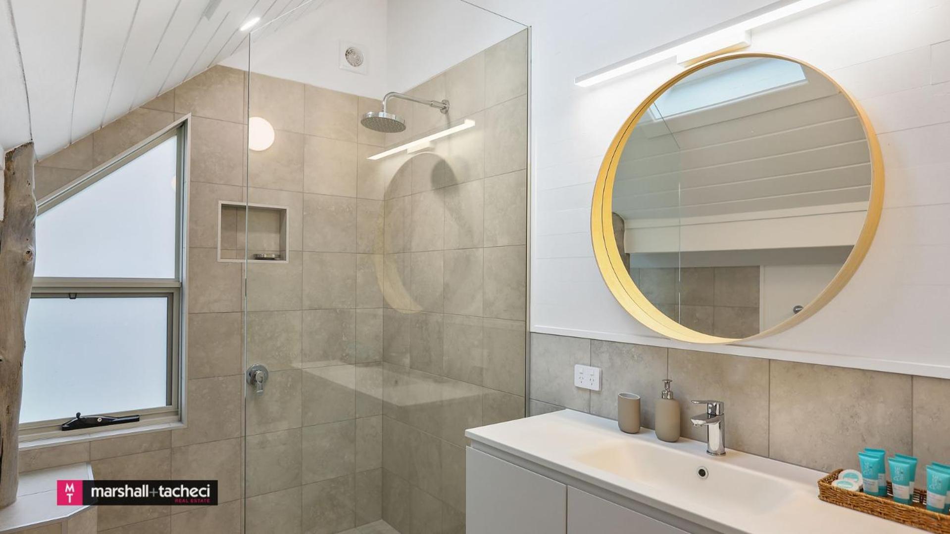 Baraga Sanctuary holiday house, Bermagui Barragga Bay Linen & Wifi Provided