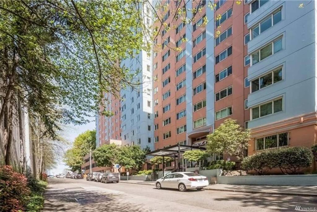 Colorful downtown condo, 2 bedrooms, king bed view 2