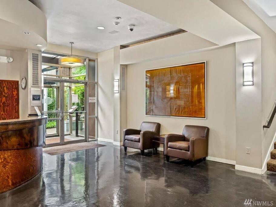 Colorful downtown condo, 2 bedrooms, king bed view 3