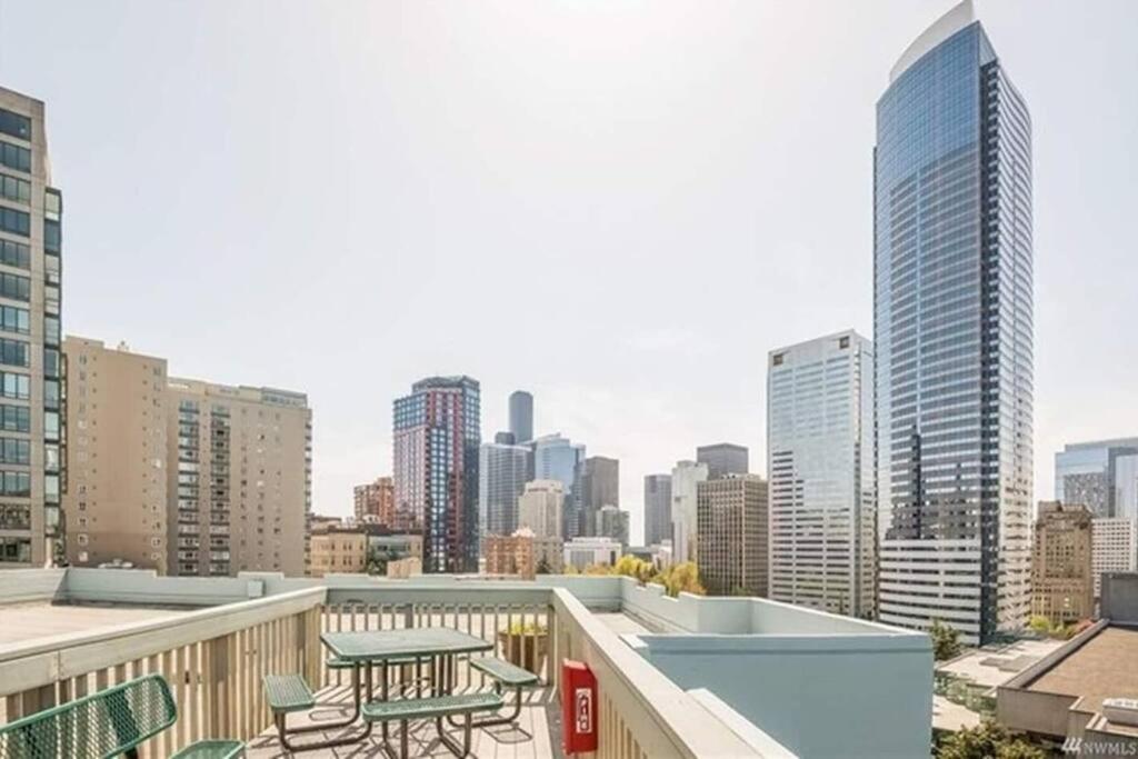 Colorful downtown condo, 2 bedrooms, king bed view 5