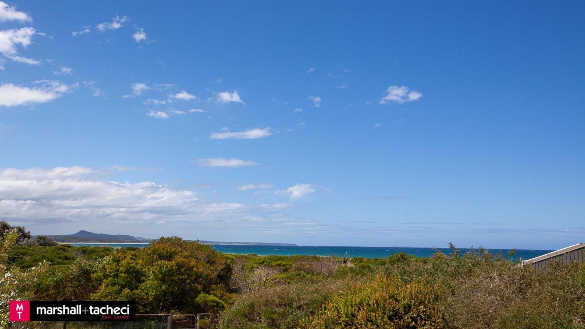 Bermagui Dune House 5 Narira Street, Beach Front, Pet friendly