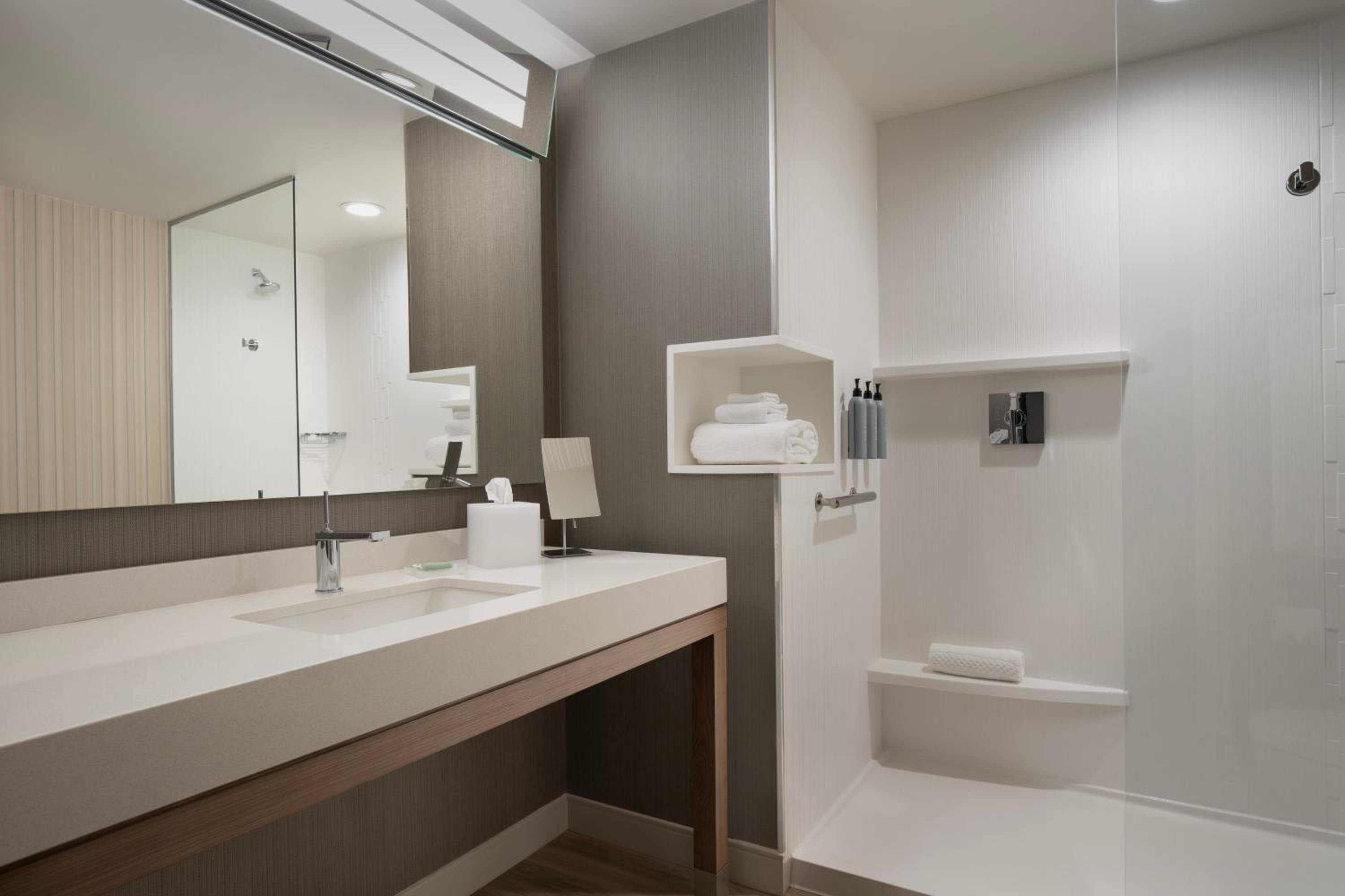 Nanaimo Vacations - Courtyard by Marriott Nanaimo - Property Image 3