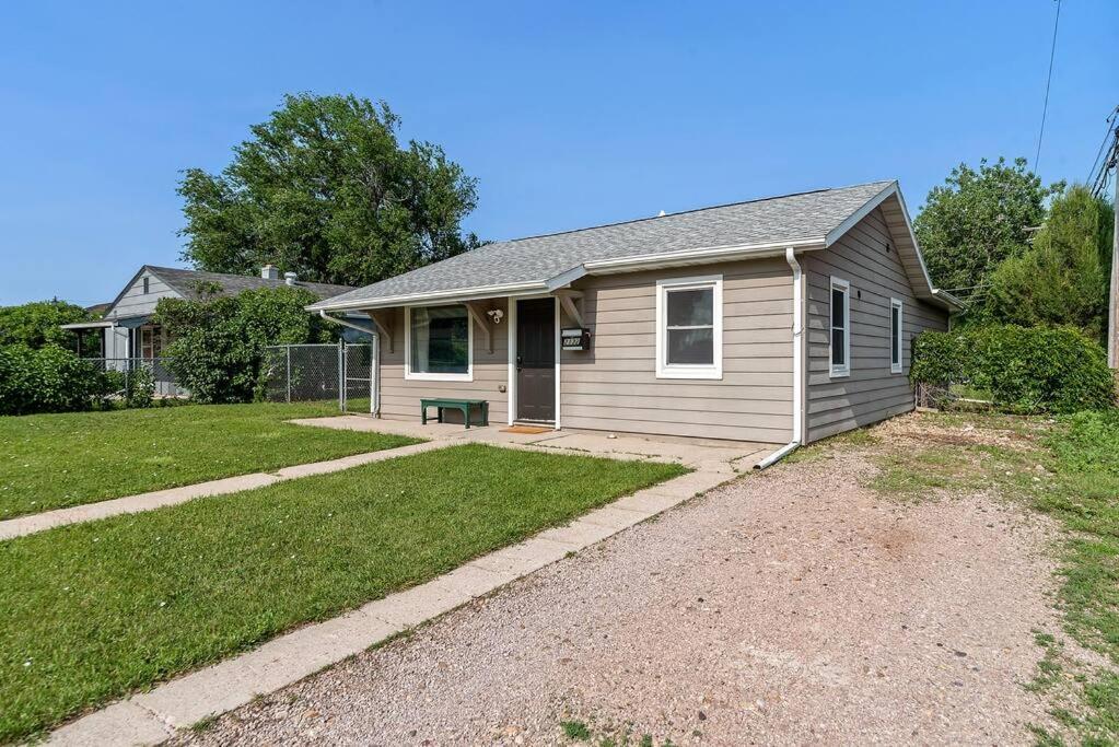 Hotel Charming Home-Pet-Friendly-LG Fenced Backyard - Image 1