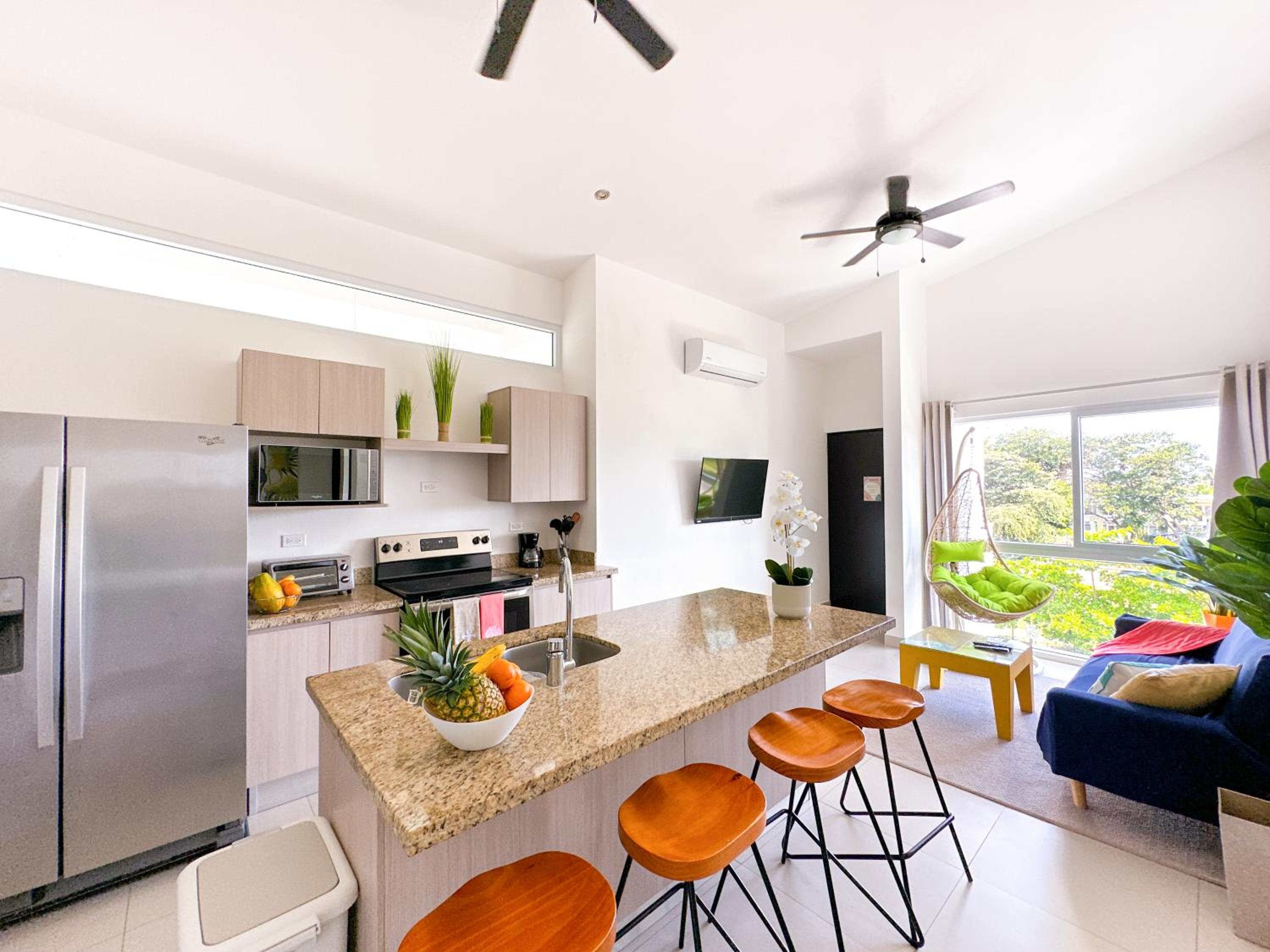 Pura Vida Apartment with nice pool walking distance to the heart of Jaco