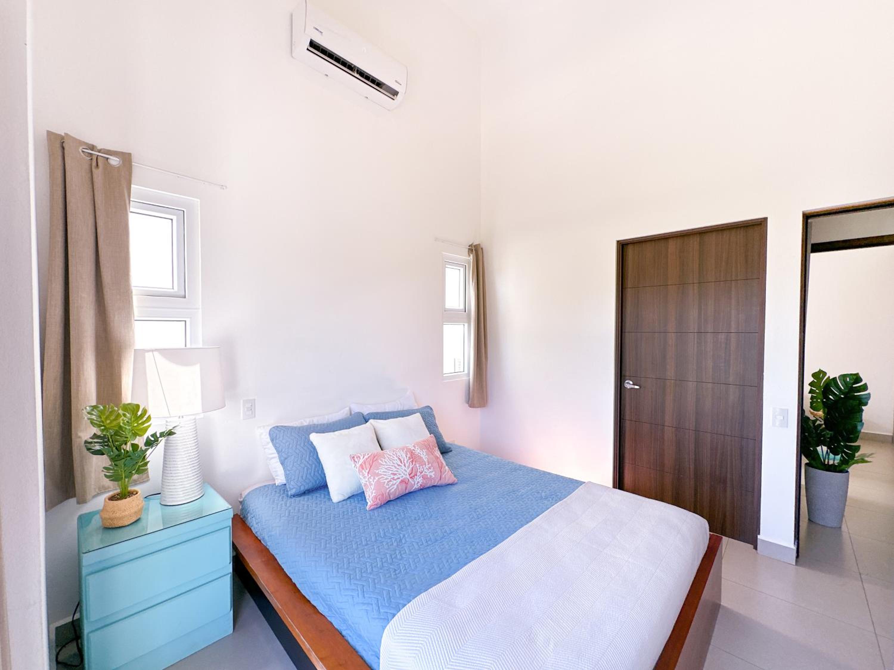 Pura Vida Apartment with nice pool walking distance to the heart of Jaco